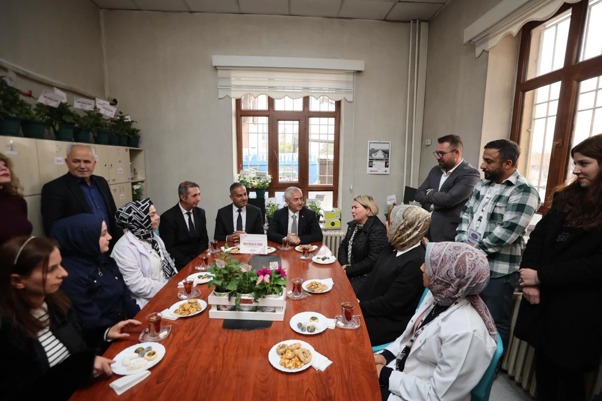 BAŞKAN MEHMET TAHMAZOĞLU ÖĞRETMENLERİ UNUTMADI