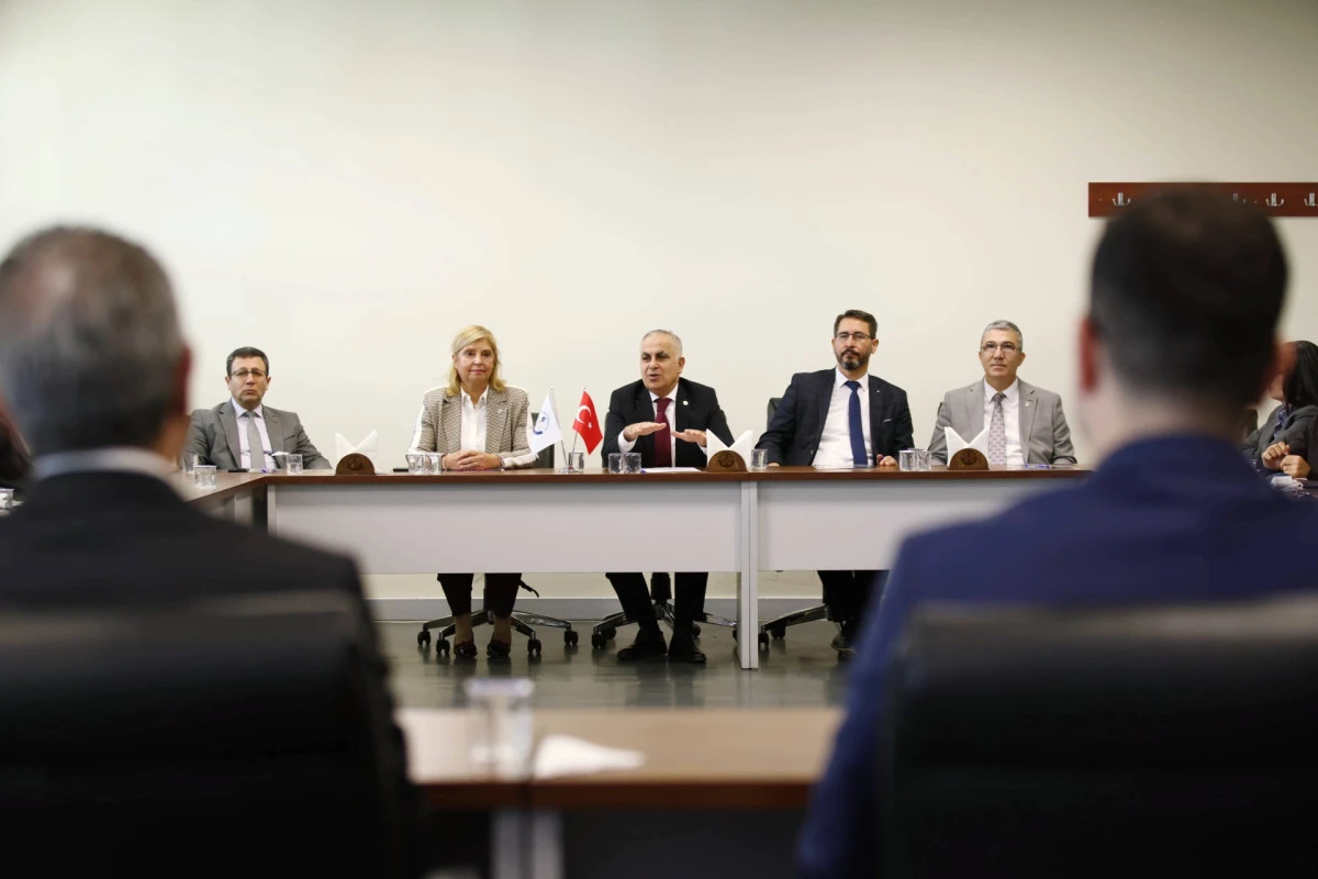 GA&Uuml;N HUKUK FAK&Uuml;LTESİ AKADEMİK KURUL TOPLANTISI GER&Ccedil;EKLEŞTİRİLDİ