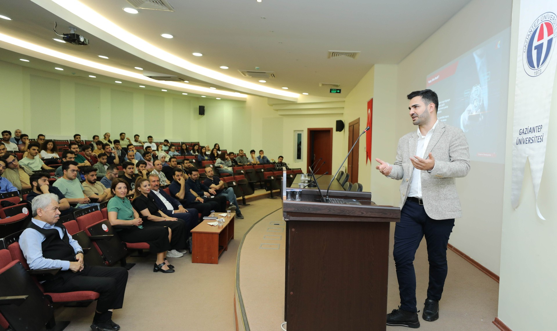 GAÜN’DE “TÜRKİYE’NİN BÜYÜK DİL MODELİ” SÖYLEŞİSİ