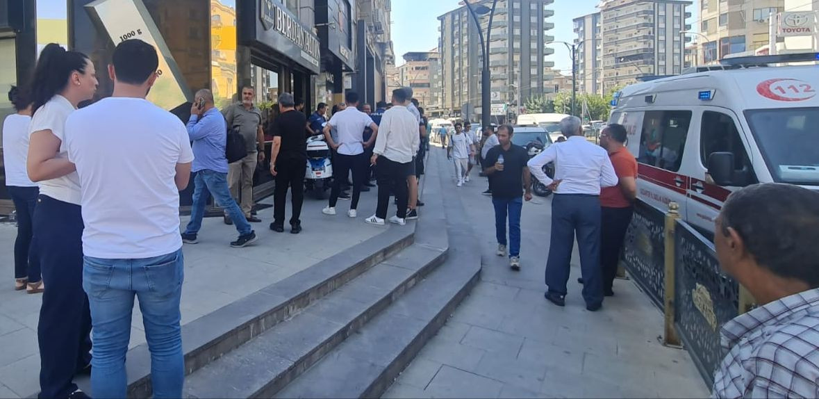 İŞ YERİ SAHİBİ İNTİHAR ETTİ 