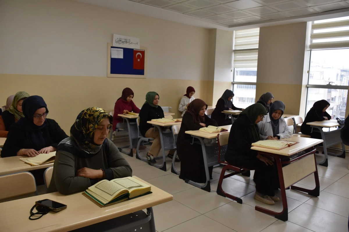 ŞAHİNBEY BELEDİYESİ TESİSLERİNDE KUR&rsquo;AN-I KERİM &Ouml;ĞRENDİ